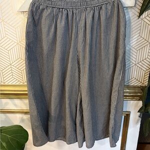 Classic Black and White Gingham wide leg 3/4 length pants with elastic waistband